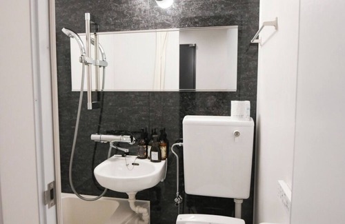 Nagaokakyo Hotel | Compact single unit bathroom Room only Plan with/Nagaokakyo Kyōto