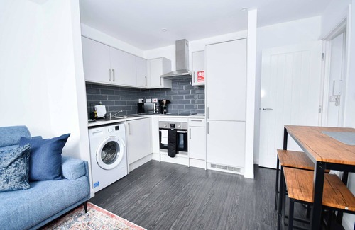 Eastleigh Apartment | Compact & Stylish 1 Bedroom Apartment in Bradford