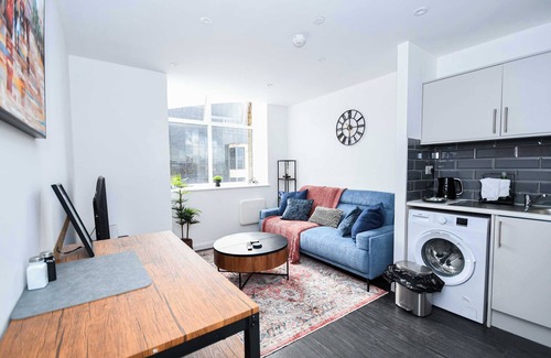 Eastleigh Apartment | Compact & Stylish 1 Bedroom Apartment in Bradford