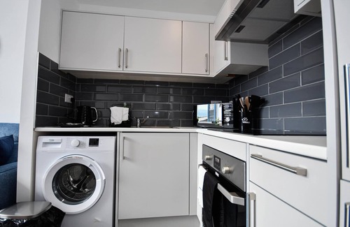 Eastleigh Apartment | Compact & Stylish 1 Bedroom Apartment in Bradford