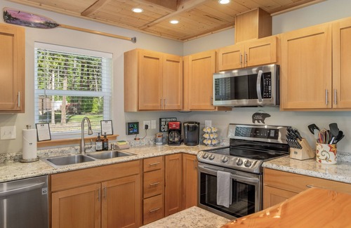 Leavenworth House | Compass Cabin-Hot Tub, WIFI, Close to Golf/Lake