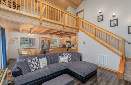 Leavenworth House | Compass Cabin-Hot Tub, WIFI, Close to Golf/Lake