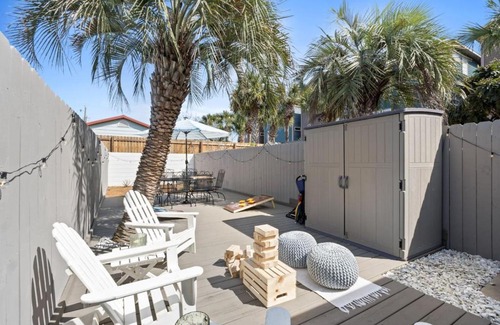 Biltmore Beach House | Compass Cottage