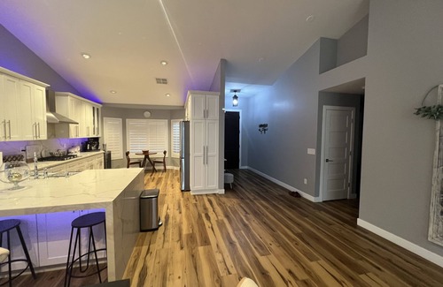Phoenix House | compete remodeled house in very quiet neighborhood close to the cardinal stadium