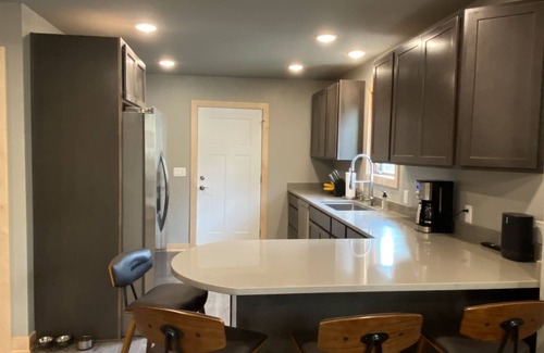 Madison Apartment | Completely Remodeled 2 Bedroom in Atwood Area