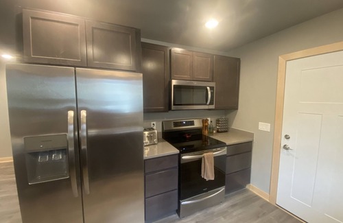 Madison Apartment | Completely Remodeled 2 Bedroom in Atwood Area