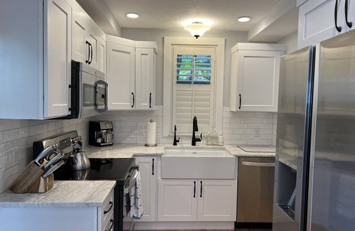 Bayou Oaks House | Completely remodeled four bedroom home in Sarasota, Fl. 100 yards to the ocean!