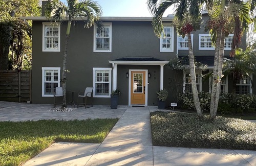 Bayou Oaks House | Completely remodeled four bedroom home in Sarasota, Fl. 100 yards to the ocean!