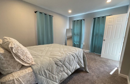 Downtown Baltimore House | Completely remodeled 4 bedrooms 2-5 baths with parking
