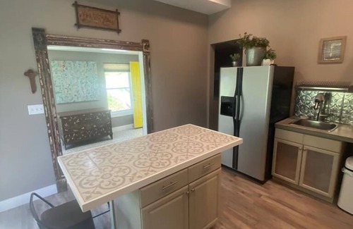 Hannibal House | Completely Renovated house 5 Minutes from downtown Hannibal Historic District.