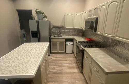Hannibal House | Completely Renovated house 5 Minutes from downtown Hannibal Historic District.