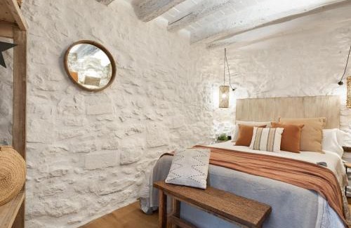 Jafre House | Completely renovated stone house in Costa Brava