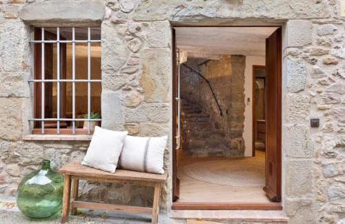Jafre House | Completely renovated stone house in Costa Brava