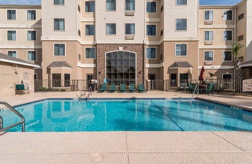 Oak Apartment | Complimentary Breakfast Buffet | Minutes from Shopping + White Sand Beaches