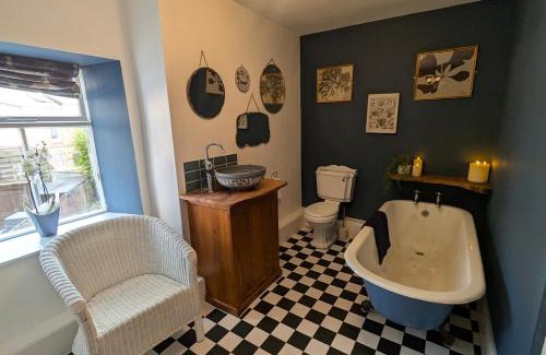 Llanfyllin House | Compton House, Llanfyllin