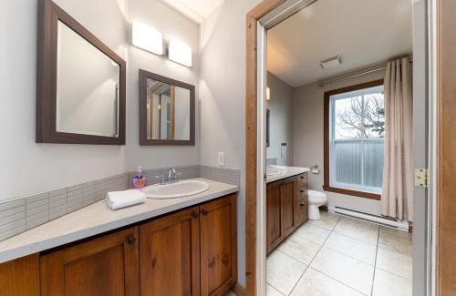 Petite-Riviere-Saint-Francois Apartment | Condo 120H - Nature Retreat with River Views
