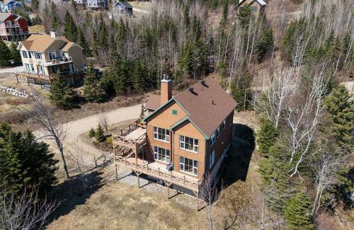 Petite-Riviere-Saint-Francois Apartment | Condo 120H - Nature Retreat with River Views