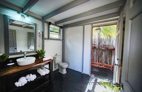 Johnson's Point Hotel | Conch Beach Cabins - Rumbus Beach