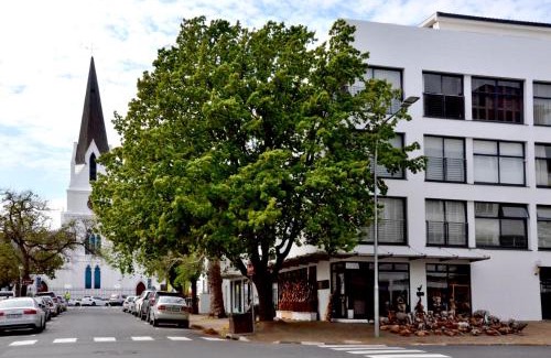 Stellenbosch Central Apartment | Concord Modern Apartment in Stellenbosch