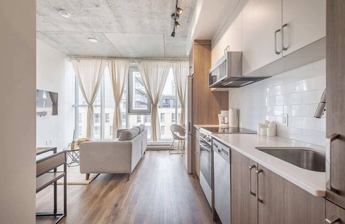 Shaughnessy Village Apartment | Concordia- Warm and Zen