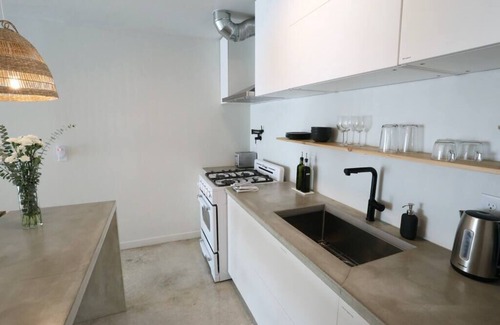 Gainesville Condo | ConCrete Suite 🪨🌿 5 Min Walk to Shands/UF