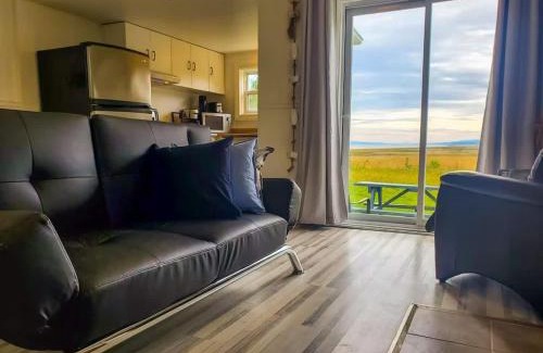 Ste Anne de Beaupre Apartment | Condo 1 - Waterfront with SPA Fireplace & Barbecue
