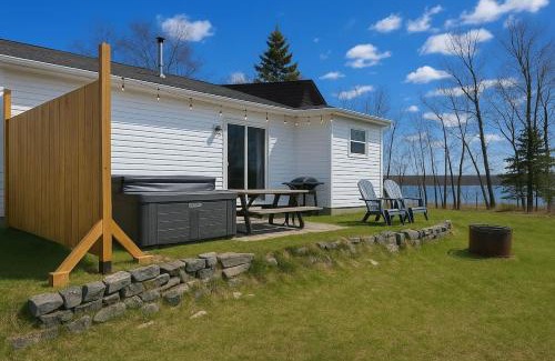 Ste Anne de Beaupre Apartment | Condo 1 - Waterfront with SPA Fireplace & Barbecue