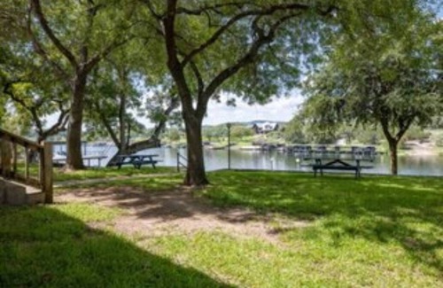 Burnet Condo | Condo 17, Beautiful Lake View