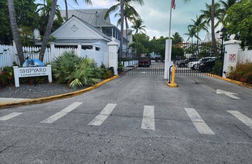Truman Annex Condo | Condo ∙ 2 bedrooms ∙ 4 guests