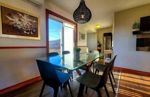 Ste Anne de Beaupre Apartment | Condo 2 - Bord de l'eau, SPA, Barbecue & Foyer