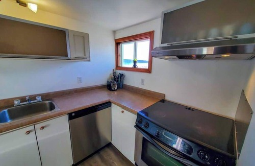 Ste Anne de Beaupre Apartment | Condo 2 - Bord de l'eau, SPA, Barbecue & Foyer