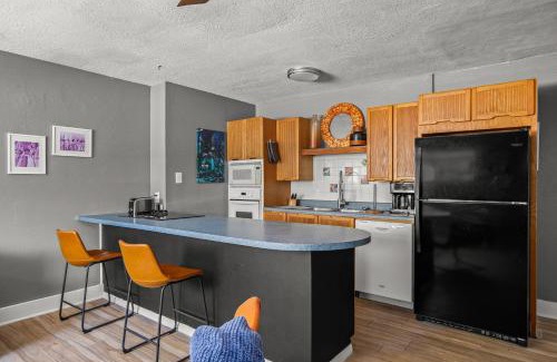 Melbourne Beach Apartment | Condo - 2 min walk to beach