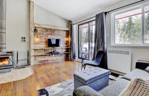 Stoneham Apartment | Condo 20 Chemin des Adirondack by Les Chalets Alpins