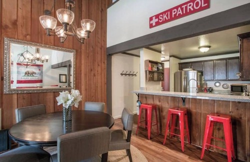 Mammoth Lakes Apartment | Condo 2BR+Loft/2.5BA - Ski Back/Pickleball Courtnn