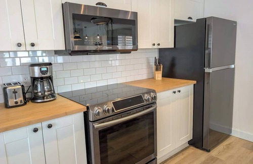 Ste Anne de Beaupre Apartment | Condo #3 | 2 min from the waterfront | Billiards & BBQ