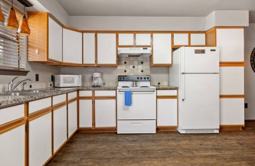 Burnet Condo | Condo A - Two Bedroom Condo