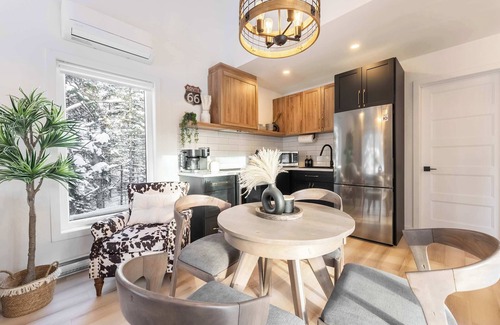 Saint Come Ski Chalet | Condo and Spa - Le Saloon Nordik