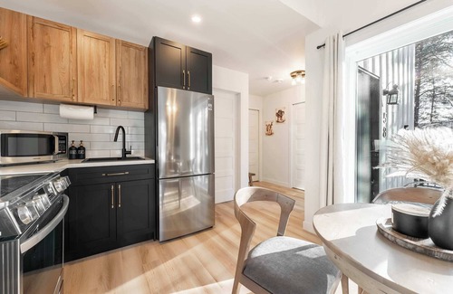 Saint Come Ski Chalet | Condo and Spa - Le Saloon Nordik