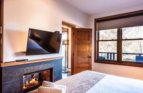 Lac Superieur Village House | Condo by the Lake - Mountain View & Resort