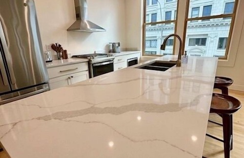 Van Buren Condo | Condo C - Gallery Suites Downtown Marion