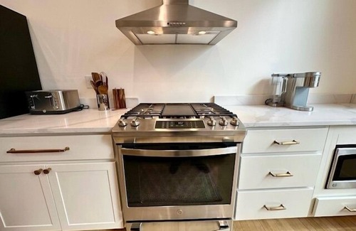 Van Buren Condo | Condo C - Gallery Suites Downtown Marion