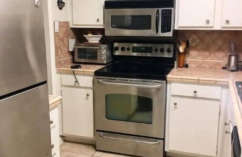 Uptown Condo | Condo - Desirable Area of Alamo Heights in San Antonio