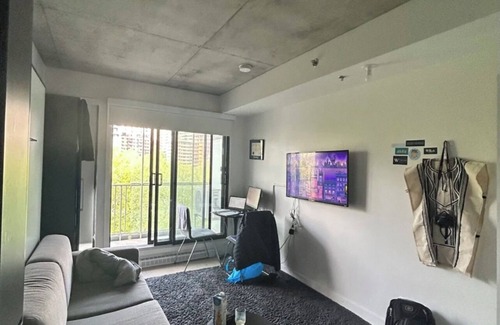 Griffintown Condo | Condo downtown Montreal-Fast wifi