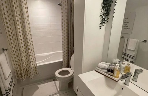 CityPlace Apartment | Condo downtown Toronto, parking (kid/pet friendly)