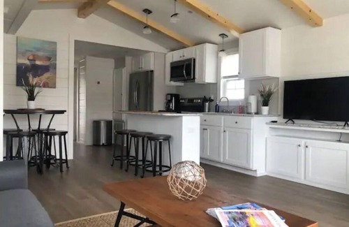 Annapolis Boat Rental | Condo Houseboat