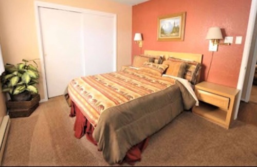 Ruidoso Condo | Condo located in a mountain resort town with ski slopes, casinos & golf courses