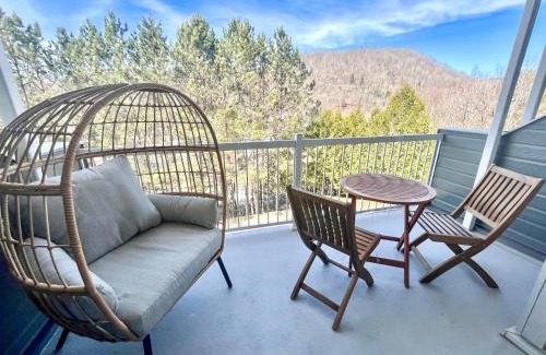Mont-Tremblant Village Apartment | Condo moderne, escapade vacance, vue sur montagnes
