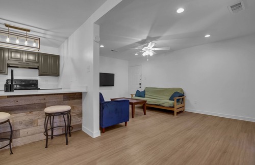 Parker Lane Apartment | Condo near downtown Austin, close to Town Lake!