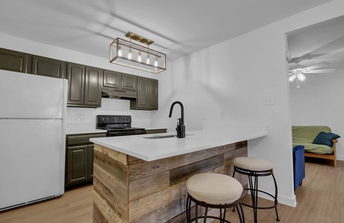 Parker Lane Apartment | Condo near downtown Austin, close to Town Lake!