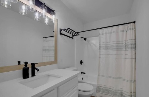 Riverside Apartment | Condo near downtown Austin!